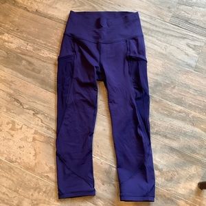 Lululemon Ladies crop leggings with mesh pockets and mess side panel